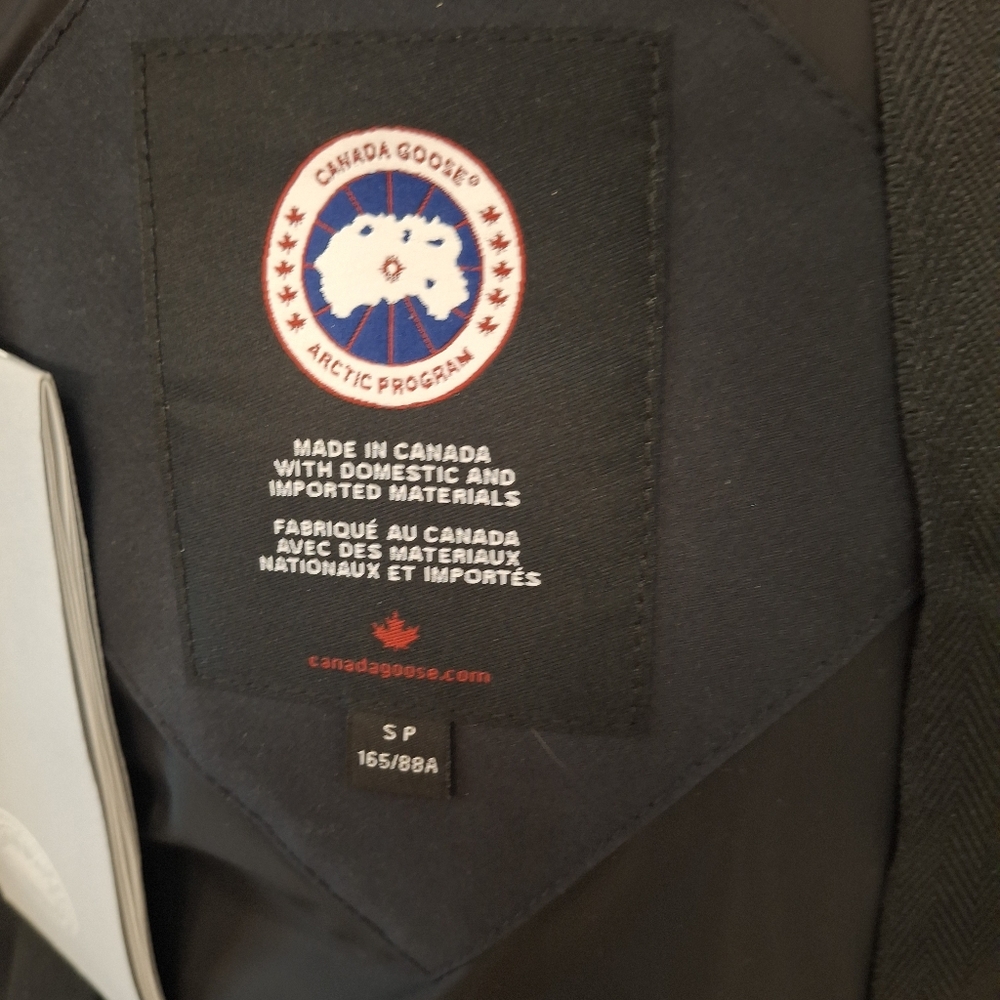 NEW WITH TAG Canada Goose Navy Blue Looks Black Jacket